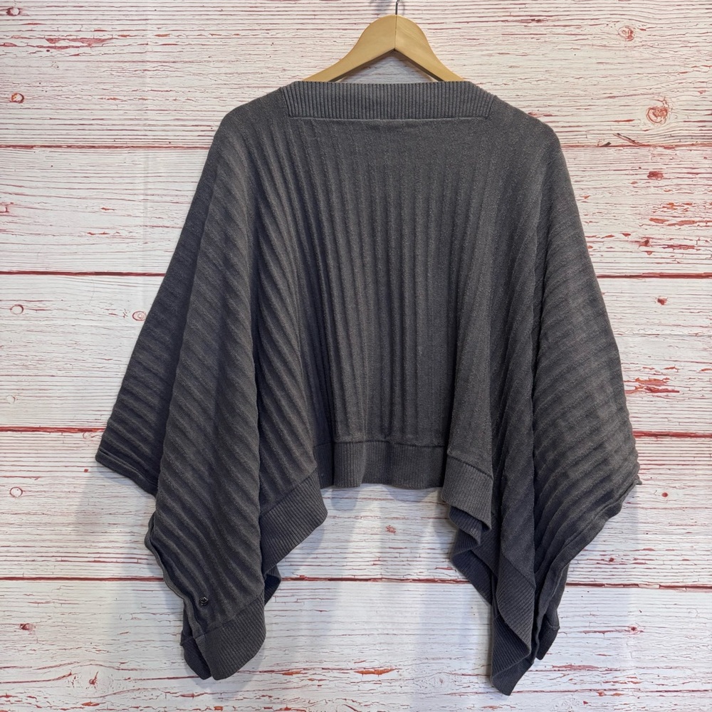 Lululemon Forward Flow Poncho in Heathered Moonwalk - Picture 11 of 11